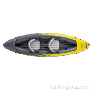 Intex 68307 K2 Kayak Boat d&#39;aviron gonflable placé en plein air en plein air avec un jeu de sports de paddle